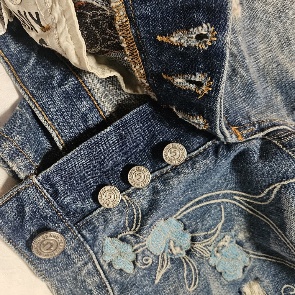 True Religion Blue Cropped Jeans with Embroidered Floral Patches - Picture 16 of 16